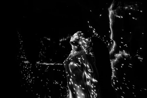 Léa changée en statue